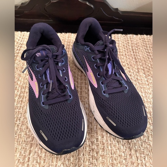 Brooks | Adrenaline GTS 22 Supportive Running Sneaker Shoes Womens 10 EU 42 - Picture 3 of 16